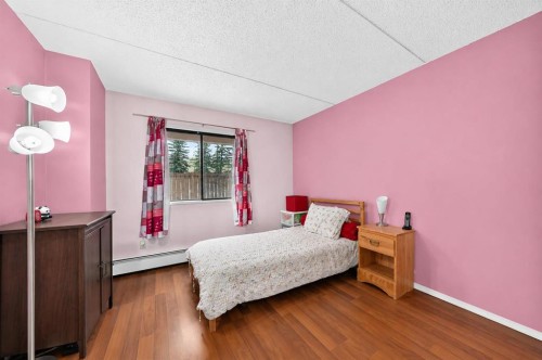 106-5204 Dalton Drive Nw, Calgary, AB - Indoor Photo Showing Bedroom