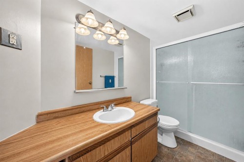 106-5204 Dalton Drive Nw, Calgary, AB - Indoor Photo Showing Bathroom