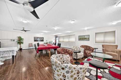 106-5204 Dalton Drive Nw, Calgary, AB - Indoor Photo Showing Living Room