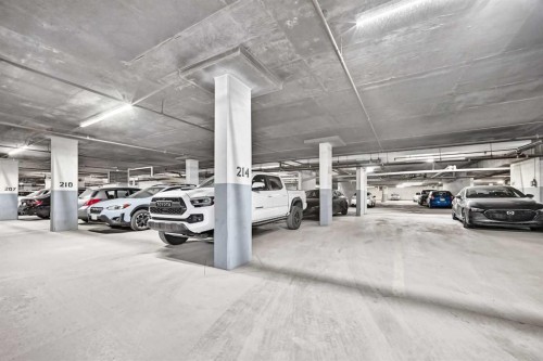 106-5204 Dalton Drive Nw, Calgary, AB - Indoor Photo Showing Garage