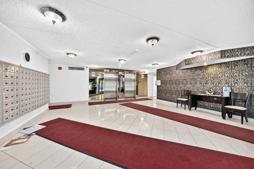 106-5204 Dalton Drive Nw, Calgary, AB - Indoor Photo Showing Other Room