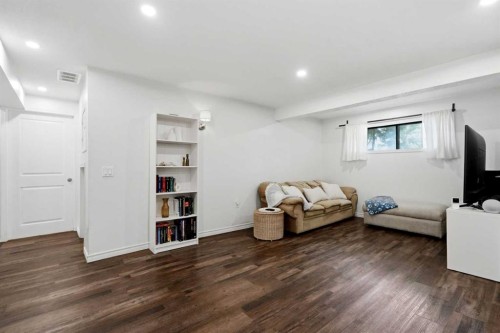 40 Mckerrell Close Se, Calgary, AB 