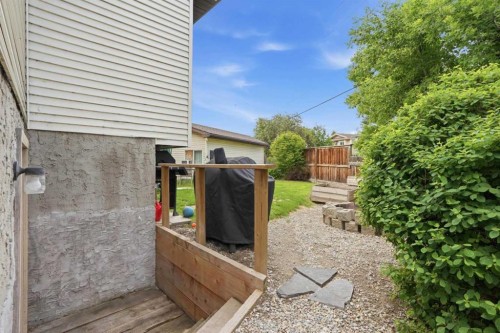 40 Mckerrell Close Se, Calgary, AB 