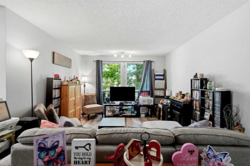 40 Mckerrell Close Se, Calgary, AB 