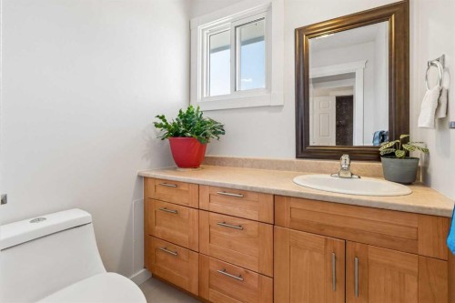 2411 51 Street Ne, Calgary, AB 