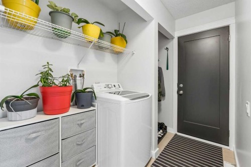 2411 51 Street Ne, Calgary, AB 