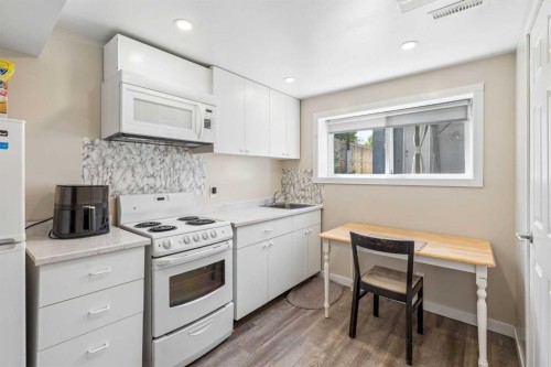 2411 51 Street Ne, Calgary, AB 