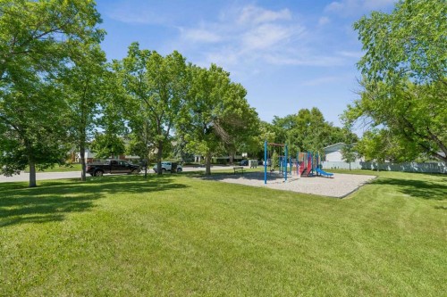 2411 51 Street Ne, Calgary, AB 