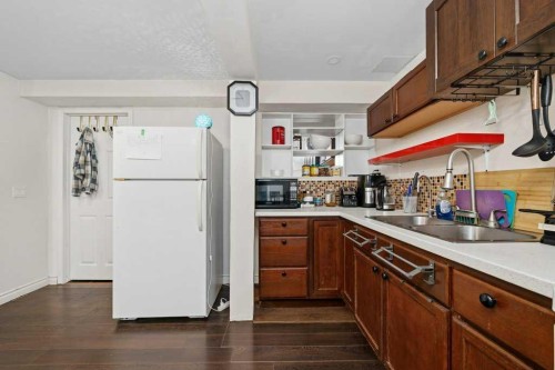 112 Cedargrove Way Sw, Calgary, AB 