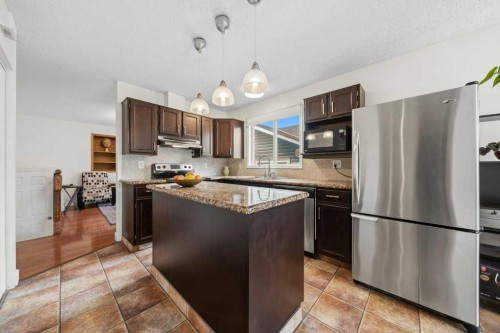 112 Cedargrove Way Sw, Calgary, AB 