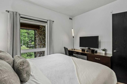227-901 Mountain Street, Canmore, AB - Indoor Photo Showing Bedroom
