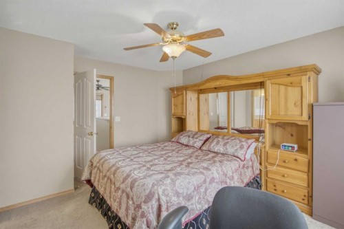 88 Willowbrook Crescent Nw, Airdrie, AB 