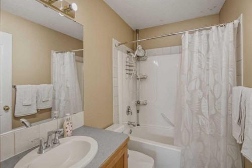 88 Willowbrook Crescent Nw, Airdrie, AB 