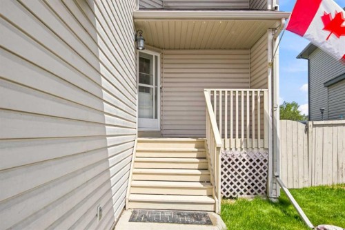 88 Willowbrook Crescent Nw, Airdrie, AB 