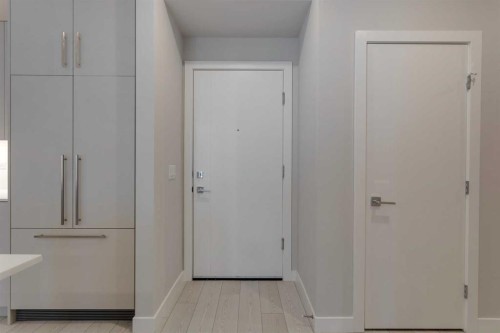 206-8370 Broadcast Avenue Sw, Calgary, AB - Indoor Photo Showing Other Room