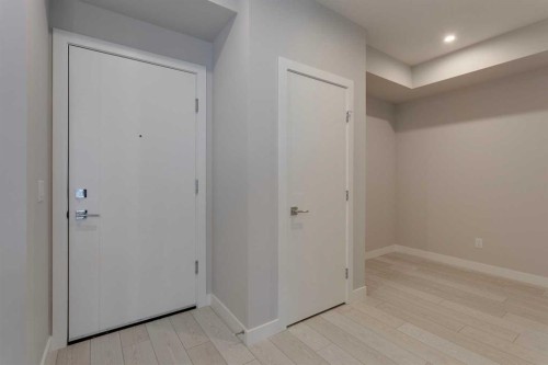 206-8370 Broadcast Avenue Sw, Calgary, AB - Indoor Photo Showing Other Room