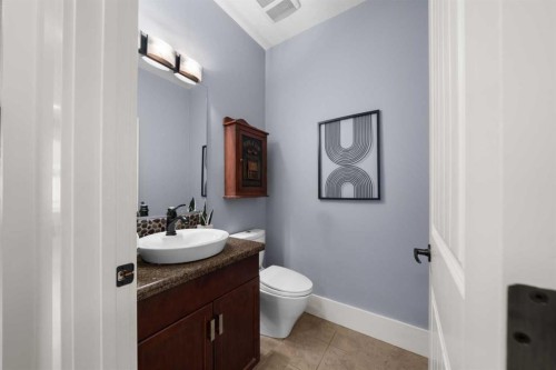 11 Aspen Cliff Place Sw, Calgary, AB - Indoor Photo Showing Bathroom