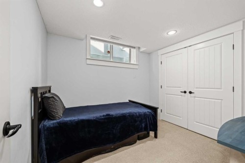 11 Aspen Cliff Place Sw, Calgary, AB - Indoor Photo Showing Bedroom