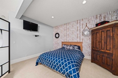 11 Aspen Cliff Place Sw, Calgary, AB - Indoor Photo Showing Bedroom