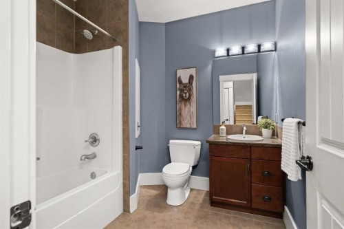 11 Aspen Cliff Place Sw, Calgary, AB - Indoor Photo Showing Bathroom