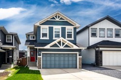 452 Evansglen Drive NW Calgary, AB T3P 0P6