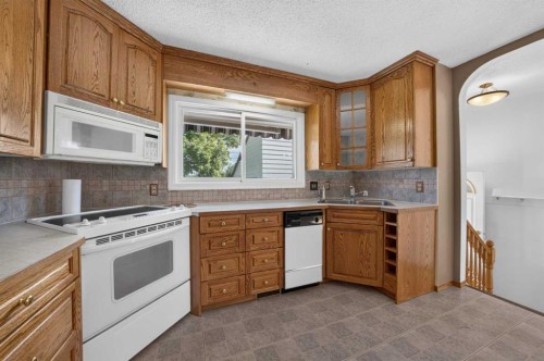 135 Huntcroft Way Ne, Calgary, AB 