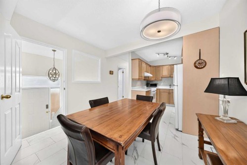 2124B 52 Avenue Sw, Calgary, AB 
