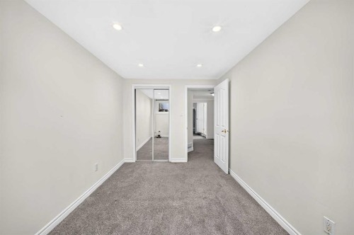 2124B 52 Avenue Sw, Calgary, AB 