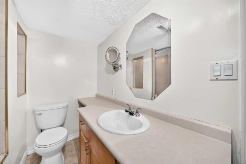 2124B 52 Avenue Sw, Calgary, AB 
