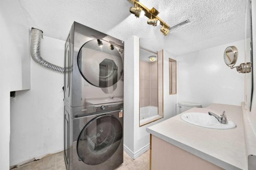 2124B 52 Avenue Sw, Calgary, AB 