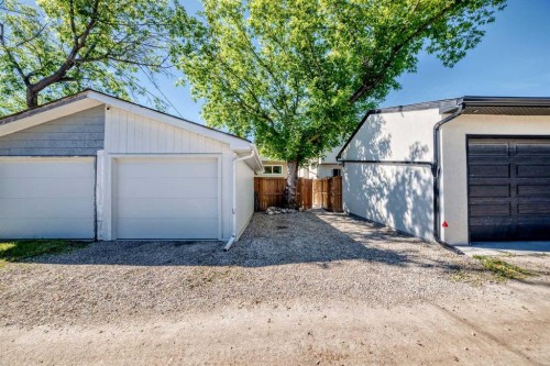 2124B 52 Avenue Sw, Calgary, AB 