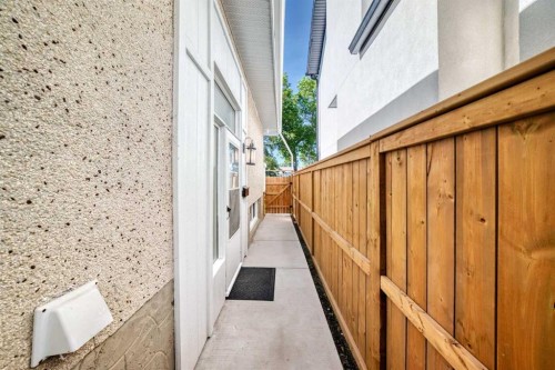 2124B 52 Avenue Sw, Calgary, AB 