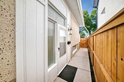 2124B 52 Avenue Sw, Calgary, AB 