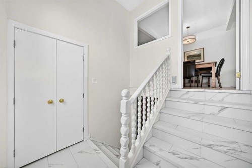 2124B 52 Avenue Sw, Calgary, AB 