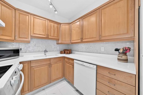 2124B 52 Avenue Sw, Calgary, AB 