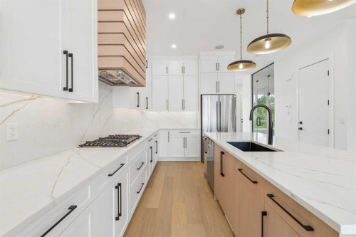 1025 32 Avenue Nw, Calgary, AB 