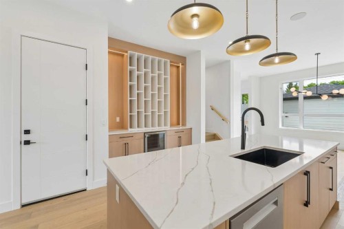 1025 32 Avenue Nw, Calgary, AB 