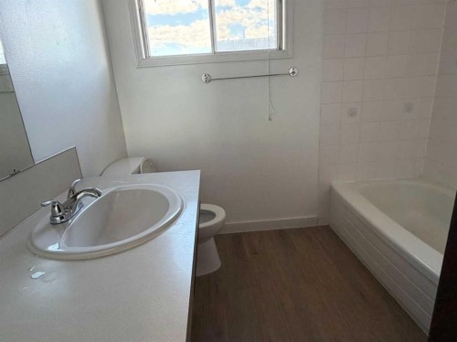 250 Falmere Way Ne, Calgary, AB - Indoor Photo Showing Bathroom