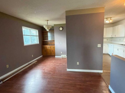 250 Falmere Way Ne, Calgary, AB - Indoor Photo Showing Kitchen
