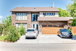 204 Deer Ridge Way SE Calgary, AB T2J 5Y6