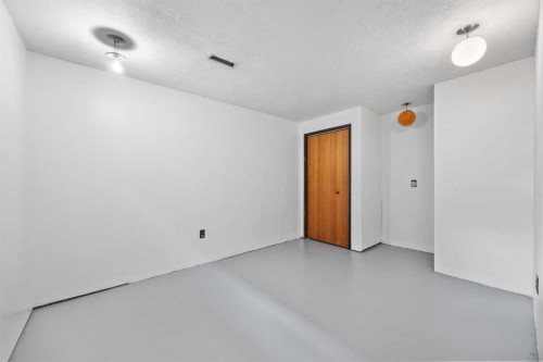 4952 Vanguard Road Nw, Calgary, AB 