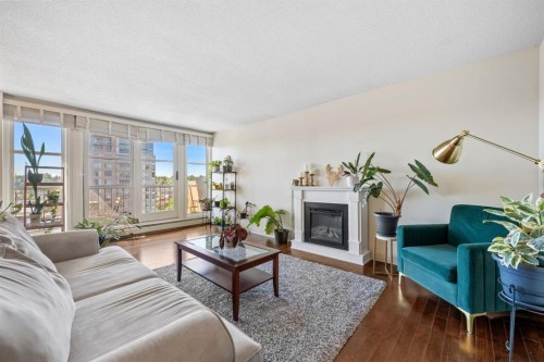 1206-733 14 Avenue Sw, Calgary, AB - Indoor Photo Showing Living Room With Fireplace