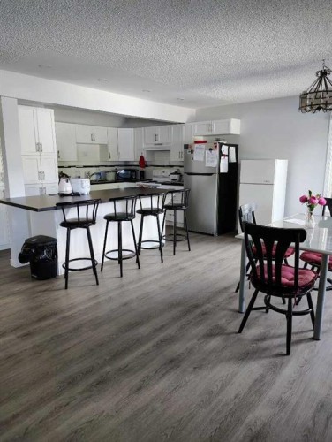 2457 22A Street Nw, Calgary, AB 