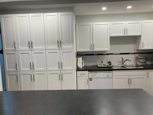 2457 22A Street Nw, Calgary, AB 