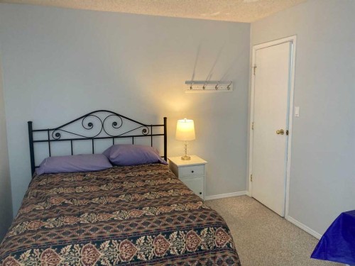 2457 22A Street Nw, Calgary, AB 