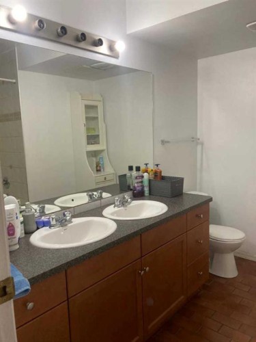 2457 22A Street Nw, Calgary, AB 