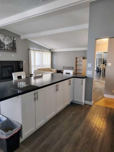 2457 22A Street Nw, Calgary, AB 