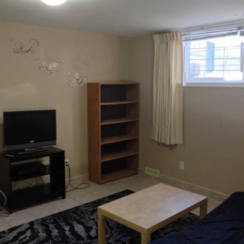 2457 22A Street Nw, Calgary, AB 