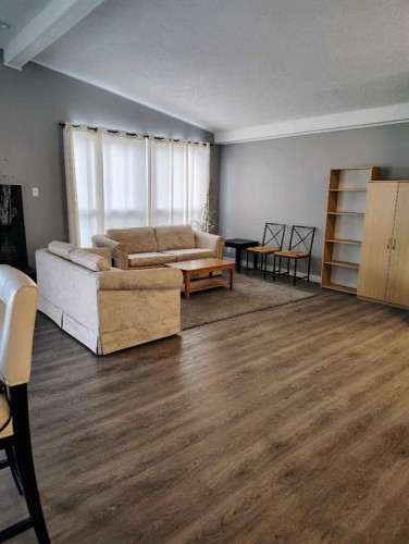 2457 22A Street Nw, Calgary, AB 