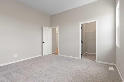 420 Montrose Green Se, High River, AB 